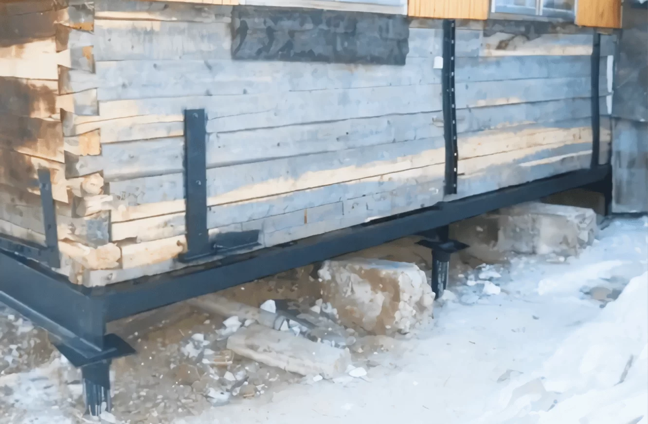 Установка свай под старый дом Установка свай под старый дом