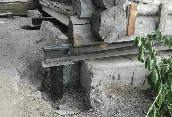 Замена старых винтовых свай новыми Замена старых винтовых свай новыми