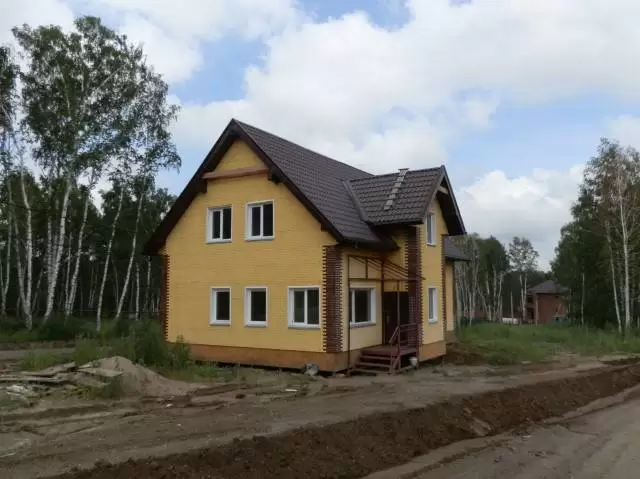 Дом каркасно-щитовой 9х9 м