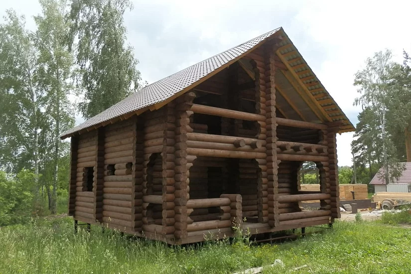 Дом из бревна 9х9 м